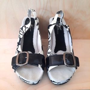 Very Voletile Women's Wedges